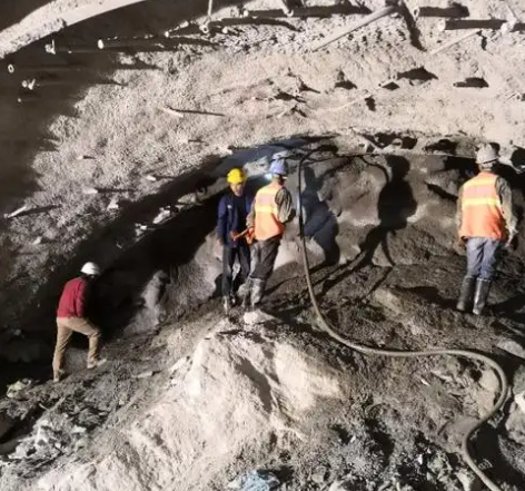 裕华拱顶带模注浆料的施工流程及注意事项